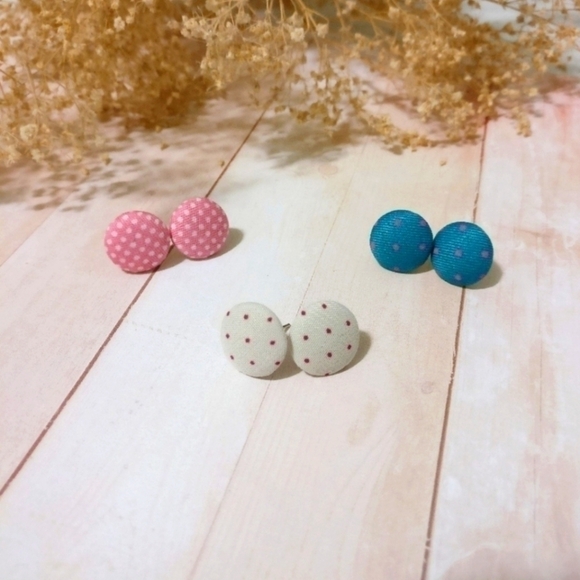 🍒 Fabric Polka Dot Button Earrings - Picture 2 of 3